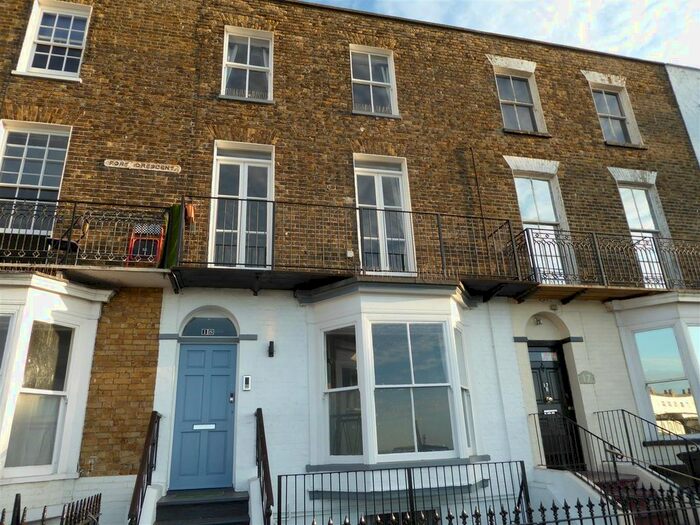 3 Bedroom Flat To Rent In Fort Crescent, Margate, CT9