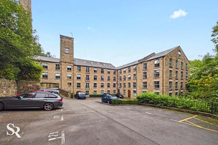 2 Bedroom Flat For Sale In Hyde Bank Road, New Mills, SK22
