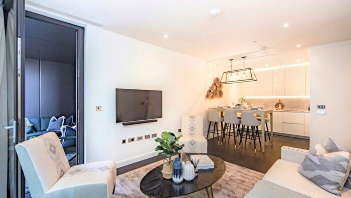 2 Bedroom Flat To Rent In Charles Clowes Walk, London, SW11