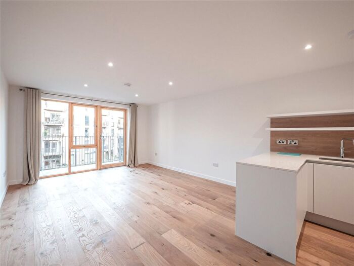 2 Bedroom Flat To Rent In Hughes Close, Edinburgh, EH7