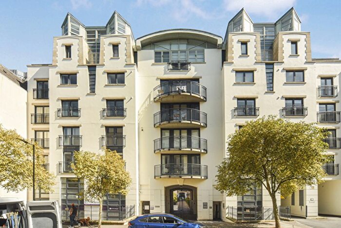 2 Bedroom Flat For Sale In Kensington Gardens Square, Kensington, W2