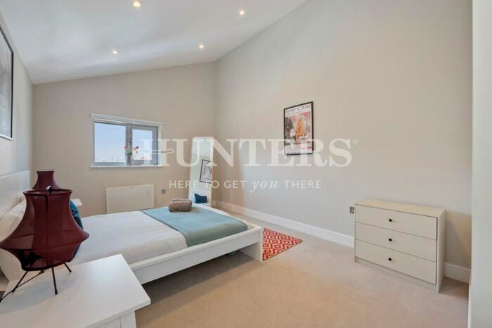 2 Bedroom Apartment For Sale In Waterloo Road, London, NW2