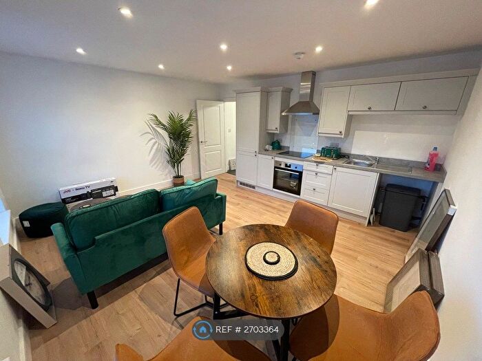 2 Bedroom Flat To Rent In Liverpool, Liverpool, L17