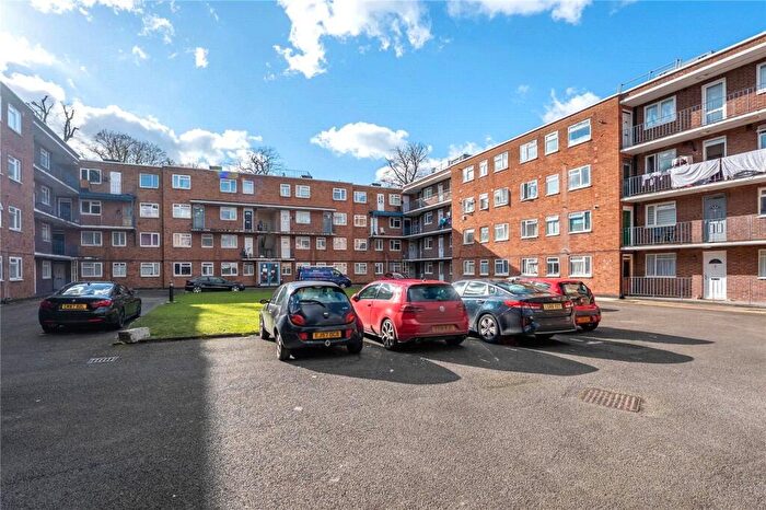 Apartment To Rent In Viceroy Court, Dunstable, Bedfordshire, LU6