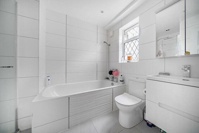 2 Bedroom Semi-Detached House For Sale In Glenhurst Rise, Crystal Palace, SE19
