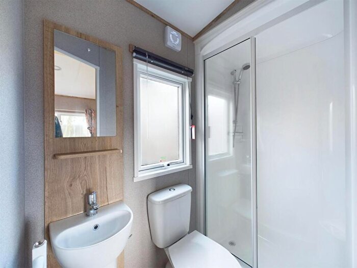 2 Bedroom Chalet For Sale In Woodthorpe Leisure Park, Woodthorpe, Alford, LN13