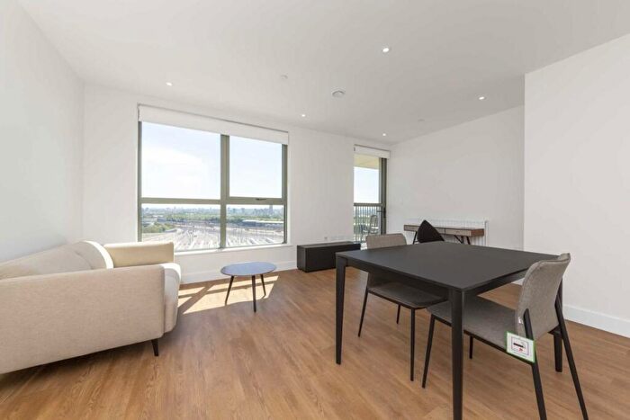 1 Bedroom Flat To Rent In Green Street, Willesden Junction, NW10