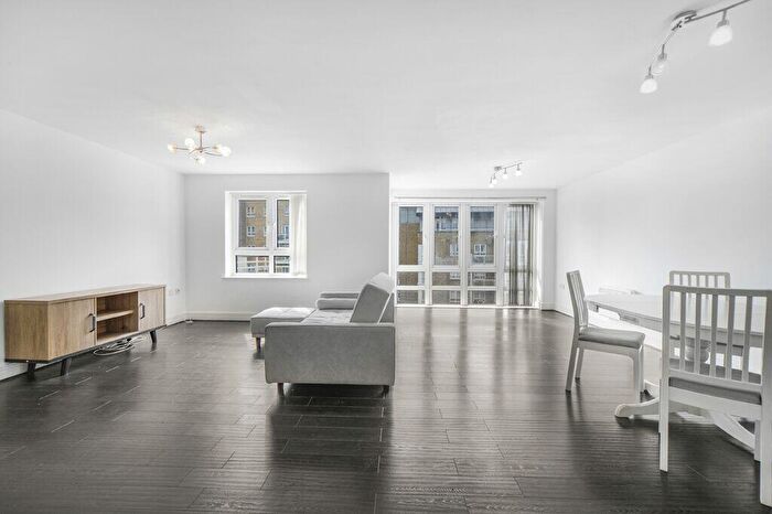 2 Bedroom Flat To Rent In St Davids Square, London, E14