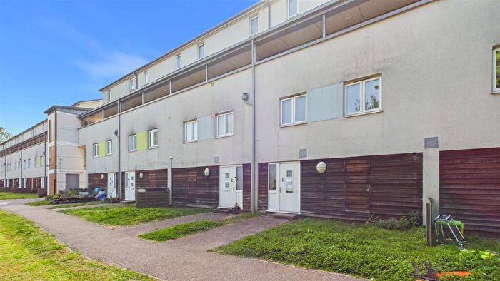 3 Bedroom Maisonette For Sale In Fishers Close, Waltham Cross, EN8