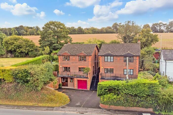 4 Bedroom Detached House For Sale In Wilsom Road, Alton, GU34