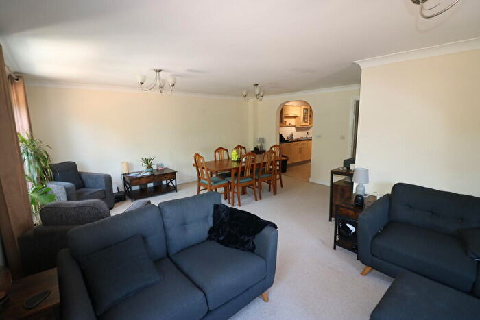 2 Bedroom Apartment To Rent In Hellyer Close, North Ferriby, HU14