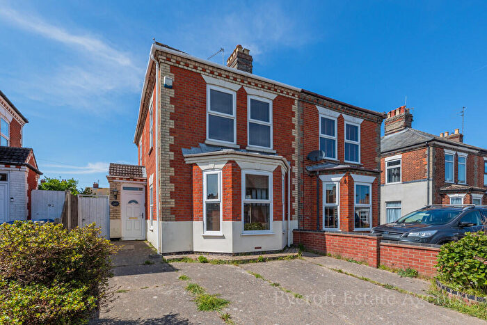 3 Bedroom Semi-Detached House For Sale In Lowestoft Road, Gorleston, NR31