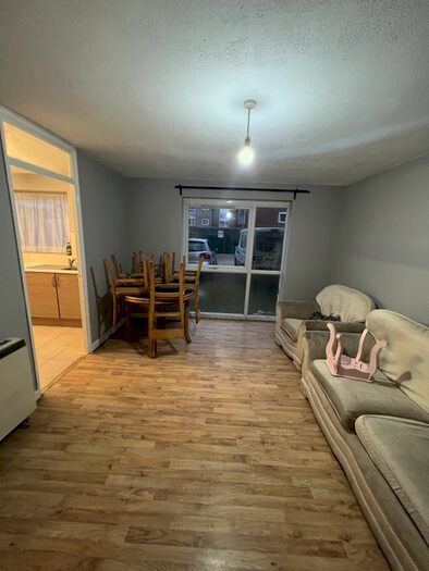 Block Of Flats To Rent In Dellow Close, Ilford, IG2