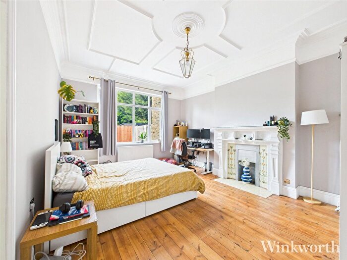 2 Bedroom Flat To Rent In Fordhook Avenue, London, Uk, W5