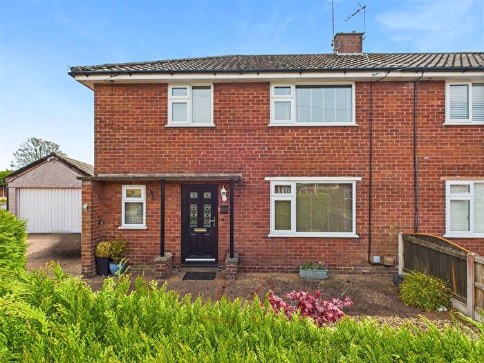 3 Bedroom Semi-Detached House For Sale In Moldsdale Road, Mold, CH7