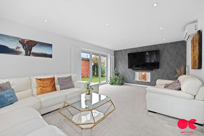 4 Bedroom Detached House For Sale In The Elkins, Romford, RM1