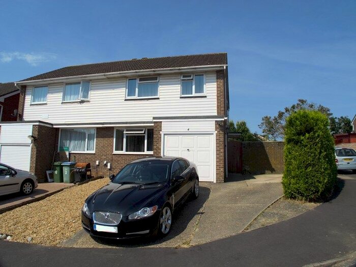 4 Bedroom Semi-Detached House To Rent In Frogmore, Fareham, Hampshire PO14
