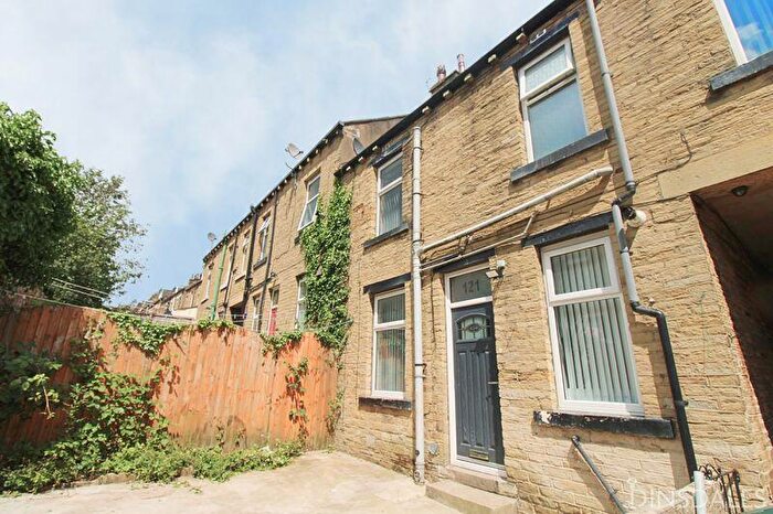 2 Bedroom Terraced House To Rent In Washington Street, Girlington, Bradford, BD8