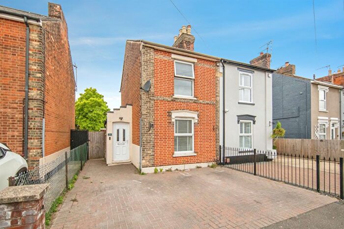 3 Bedroom Semi Detached House For Sale In Tomline Road, Ipswich, IP3