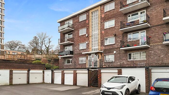 2 Bedroom Apartment For Sale In Chesterwood Drive, Broomhill, S10