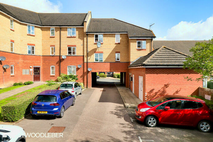 2 Bedroom Apartment To Rent In Plomer Avenue, Hoddesdon, EN11