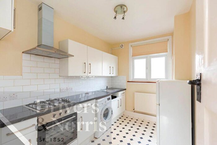 1 Bedroom Apartment To Rent In Warlters Close, Holloway, London, N7