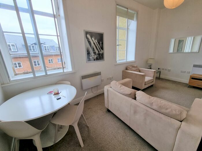 1 Bedroom Flat To Rent In Constable Close, Friern Barnet, N11