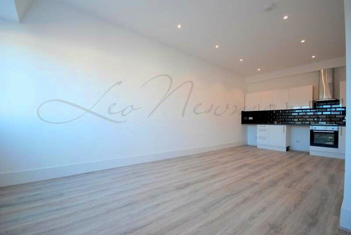 1 Bedroom Flat To Rent In Market Place, Wokingham, RG40