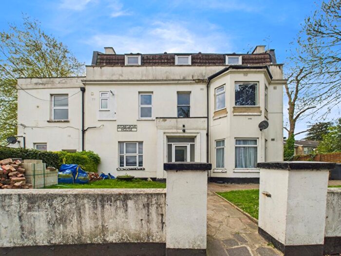1 Bedroom Flat For Sale In Stonegrove House, Stonegrove, Edgware, Greater London, HA8