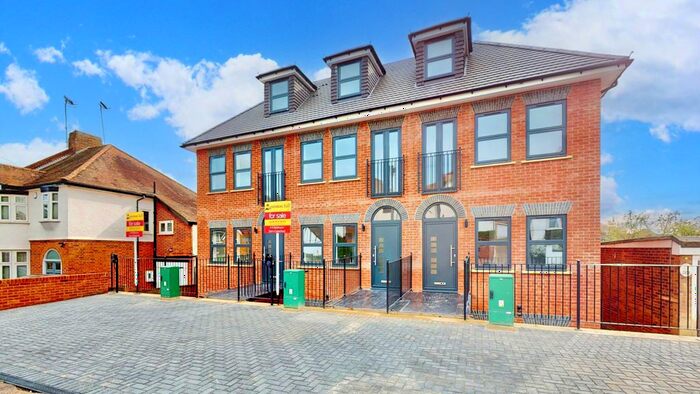 5 Bedroom End Of Terrace House To Rent In Silverdale Road, Bushey, WD23