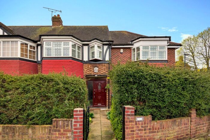 4 Bedroom Semi-Detached House To Rent In Fanshawe Road, Richmond, Surrey, TW10