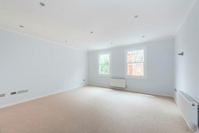 3 Bedroom Maisonette To Rent In Drayton Gardens, Chelsea, London, SW10