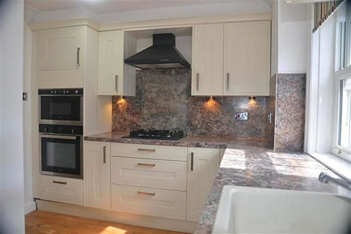 3 Bedroom Town House To Rent In Bedroom Terraced Town House In Poole, BH15