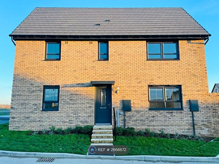 3 Bedroom Semi-Detached House To Rent In Shippery Lane, Swindon, SN1