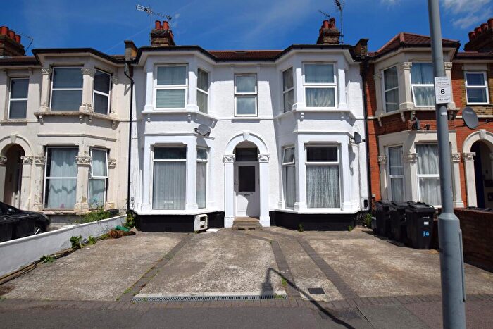 2 Bedroom Flat To Rent In Cambridge Road, Ilford, IG3