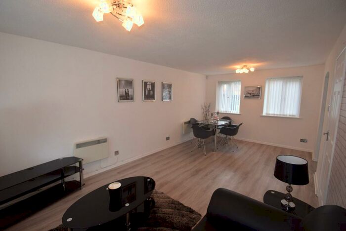 2 Bedroom Apartment To Rent In Chorlton Rd, Hulme, Manchester., M15