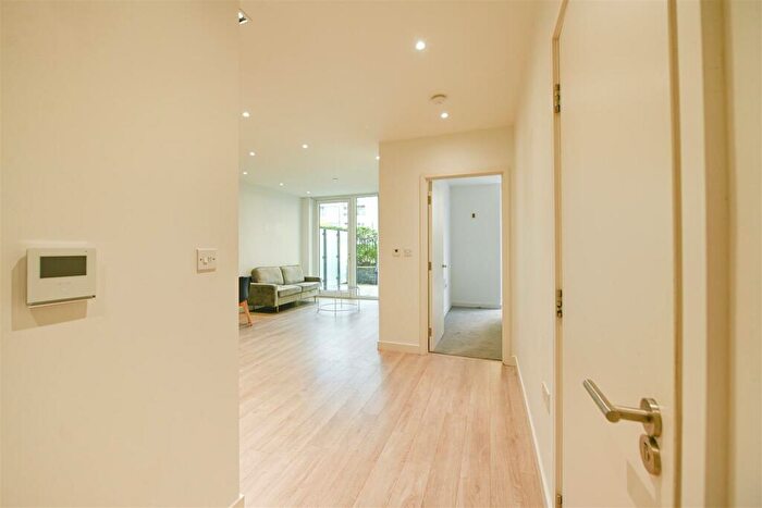 1 Bedroom Apartment To Rent In Kayani Avenue, London, N4