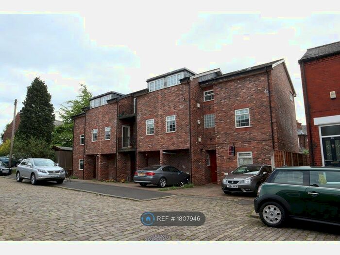 2 Bedroom Flat To Rent In New Beech Court, Stockport, SK4
