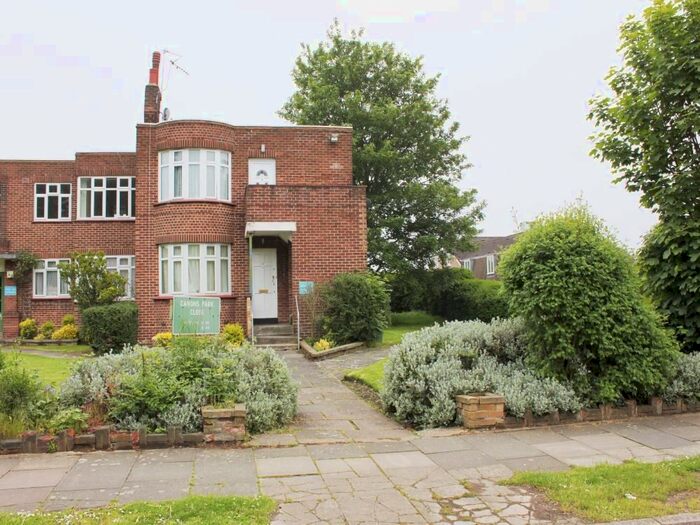 2 Bedroom Flat To Rent In Canons Park Close, Edgware, HA8