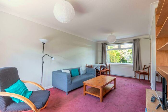 3 Bedroom Property To Rent In Springwood Park Liberton United Kingdom, EH16