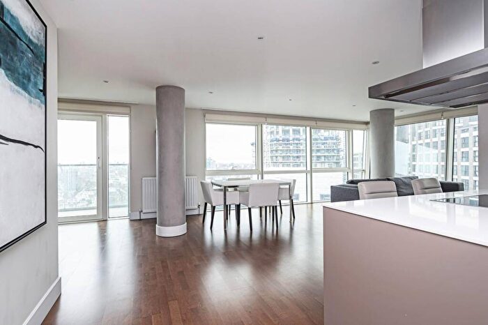 3 Bedroom Flat To Rent In Whitechapel High Street, Aldgate, London, E1