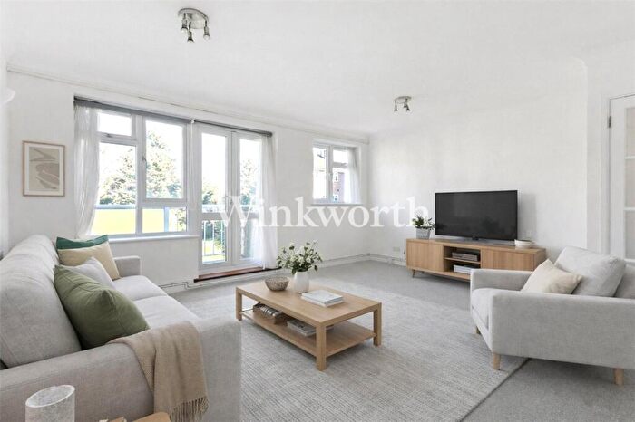 1 Bedroom Apartment For Sale In Springbank, London, N21