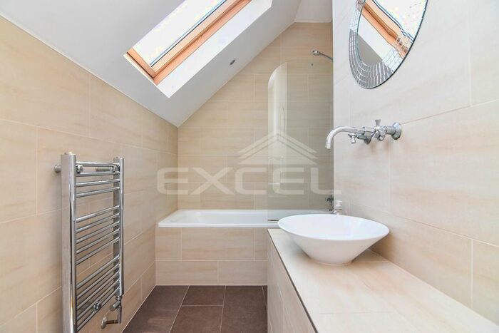 4 Bedroom Semi-Detached House To Rent In Mersham Drive, London, NW9