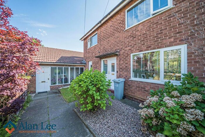 3 Bedroom Terraced House For Sale In Queens Close, Macclesfield, SK10