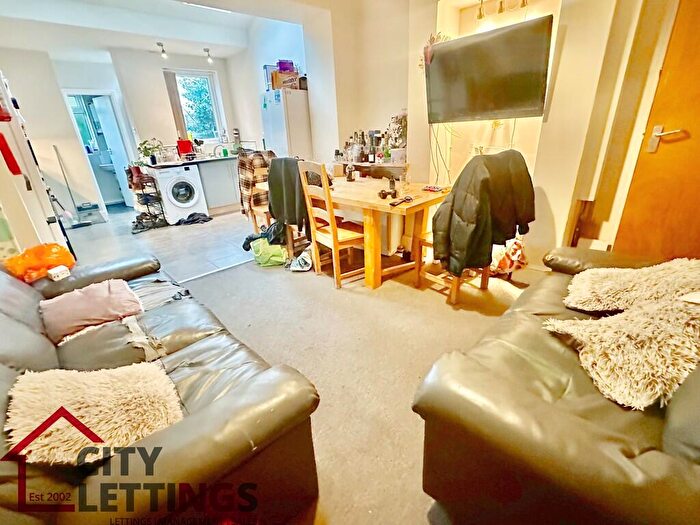 5 Bedroom Semi-Detached House To Rent In Charnwood Grove, West Bridgford, NG2