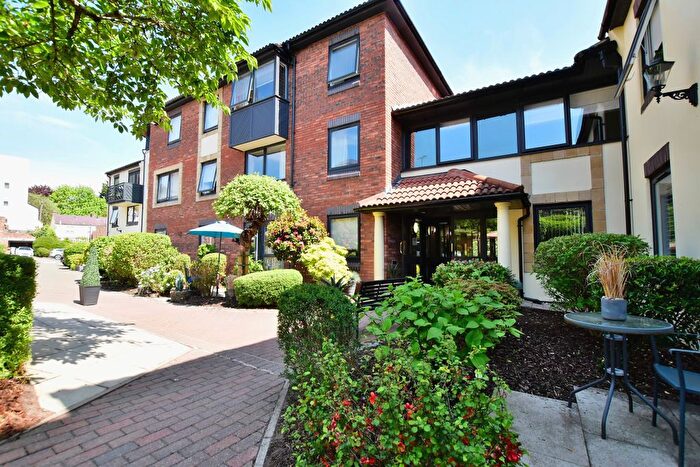 1 Bedroom Flat For Sale In Ruskin Court, Cheshire, WA16