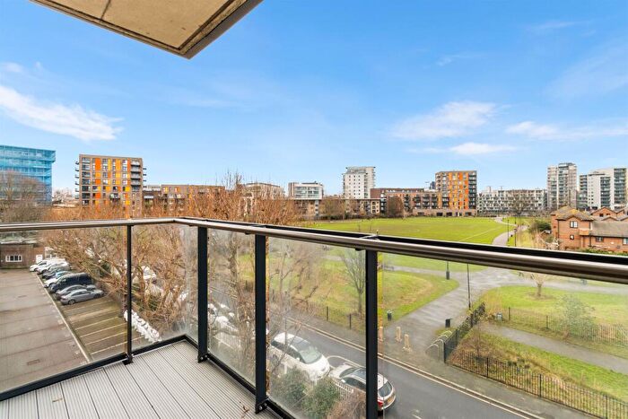 2 Bedroom Flat To Rent In Fizzy Poplar, Lindfield Street, Poplar, E14