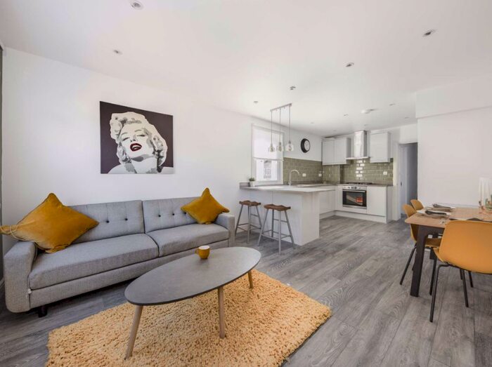 2 Bedroom Flat To Rent In Bickley Street, Tooting Broadway, SW17