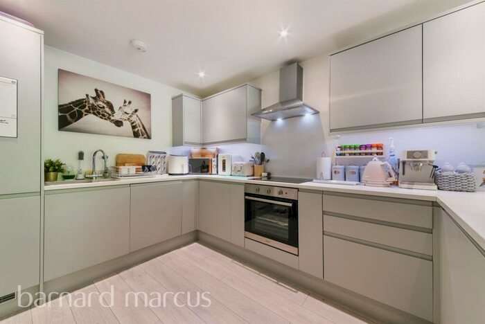 2 Bedroom Flat For Sale In Brighton Road, Coulsdon, CR5