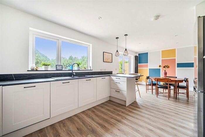 6 Bedroom Semi-detached House For Sale In Woodland Rise, Penryn, TR10